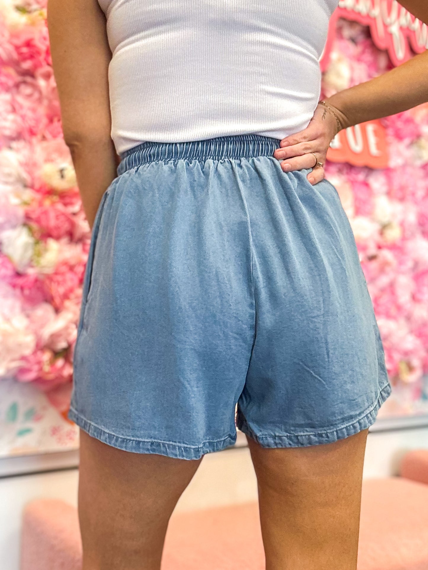 Wrenley Washed Chambray Shorts - Medium Wash