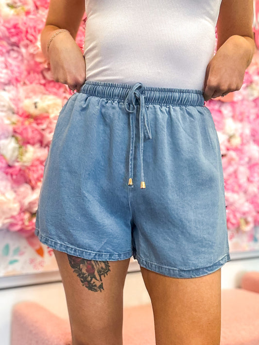 Wrenley Washed Chambray Shorts - Medium Wash