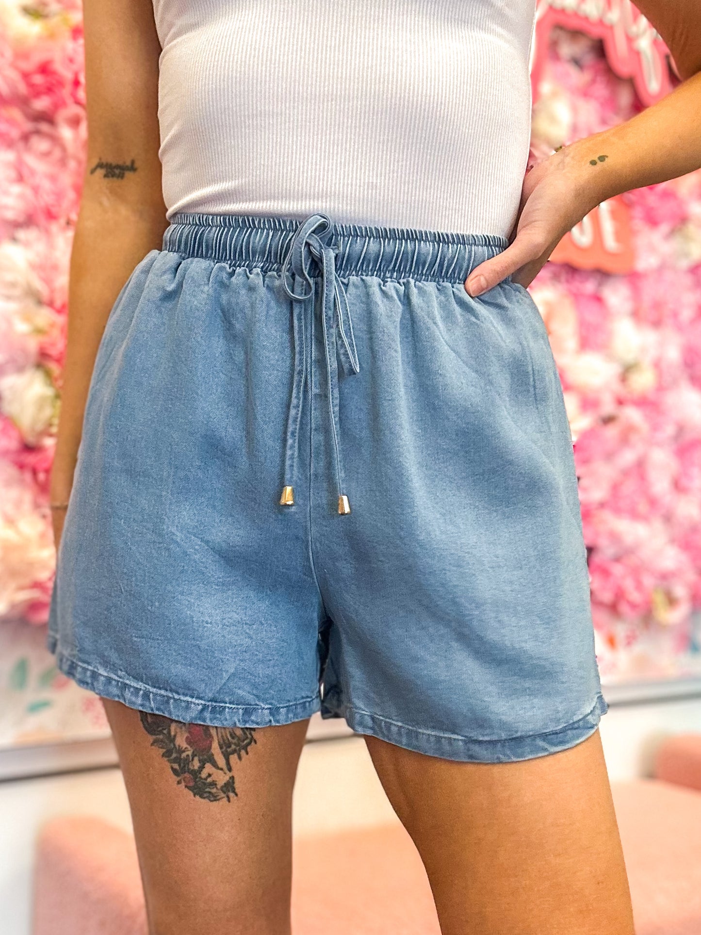 Wrenley Washed Chambray Shorts - Medium Wash