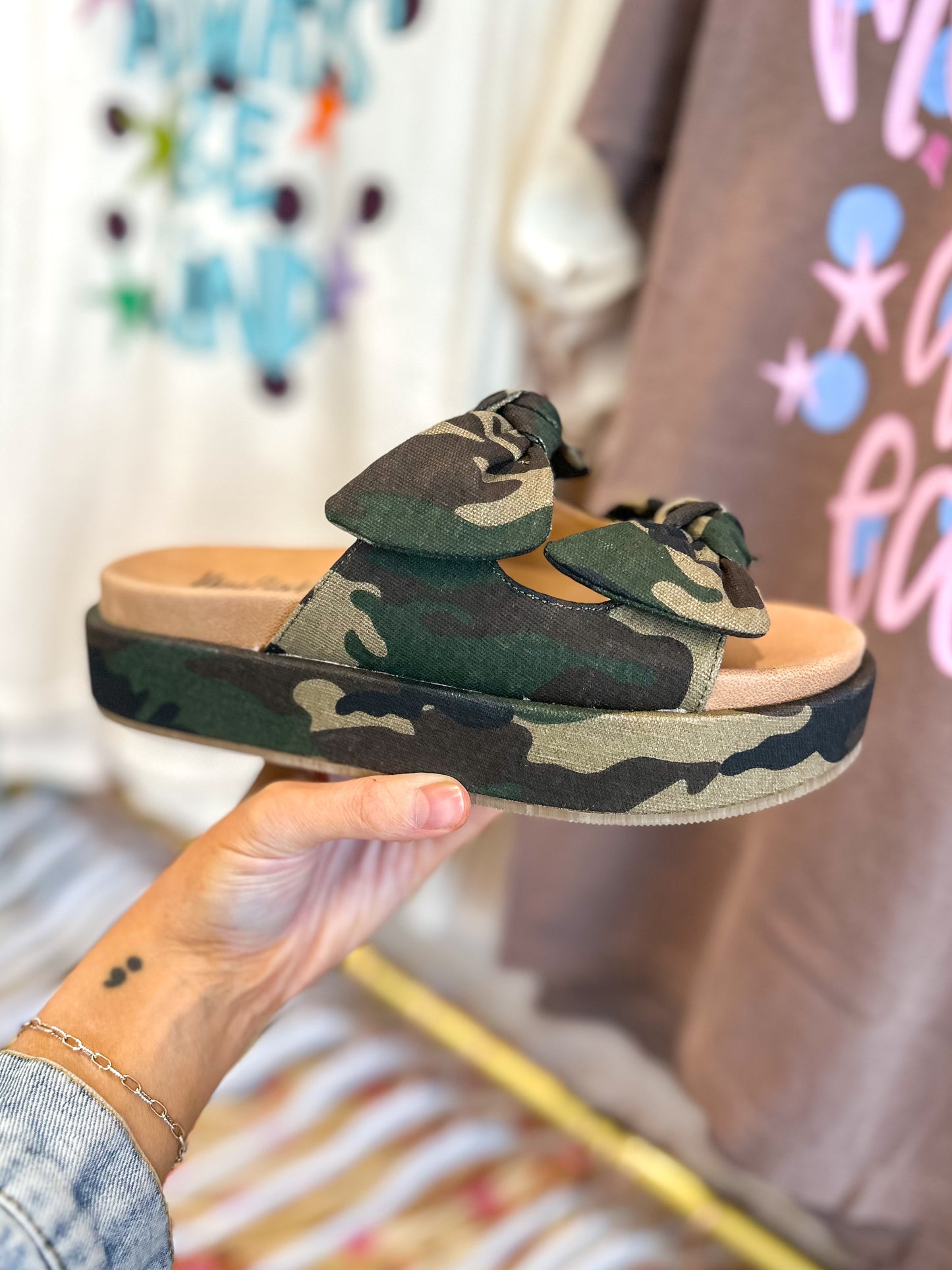 CORKY'S: Lil Bit Knotty Sandals - Camo