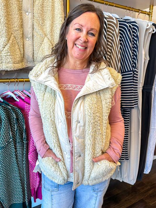 Bailey Button Down Fleece Sherpa Vest - Beige