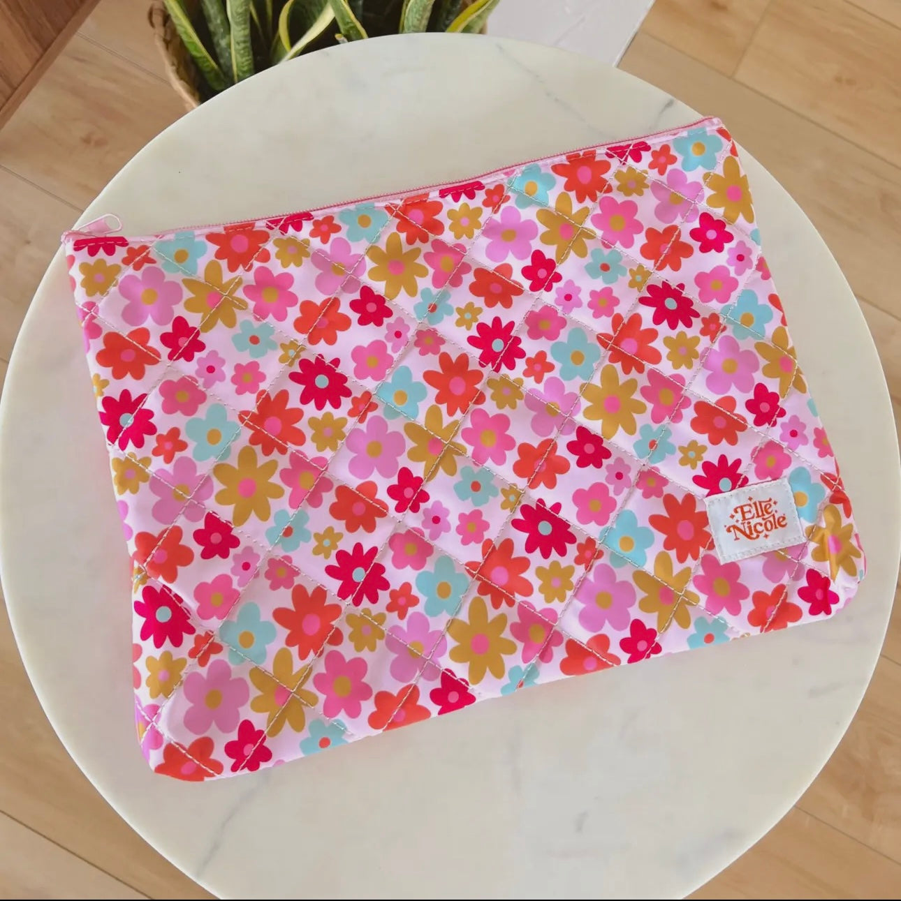 Retro Florals - Quilted Laptop/Tablet Zipper Case