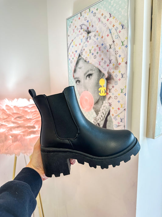 Chunky Lug Sole Chelsea Ankle Boots - Black